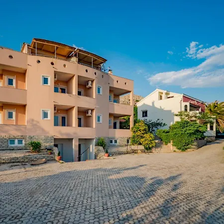 Melandura-10 By Interhome * Dinjiška